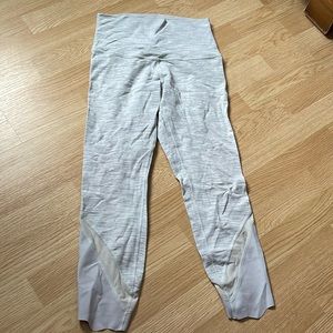 Lululemon wunder under Capri leggings size 6 white and gray